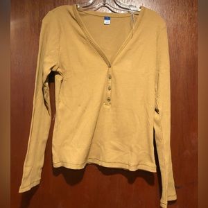 Woman’s v-neck button long sleeve